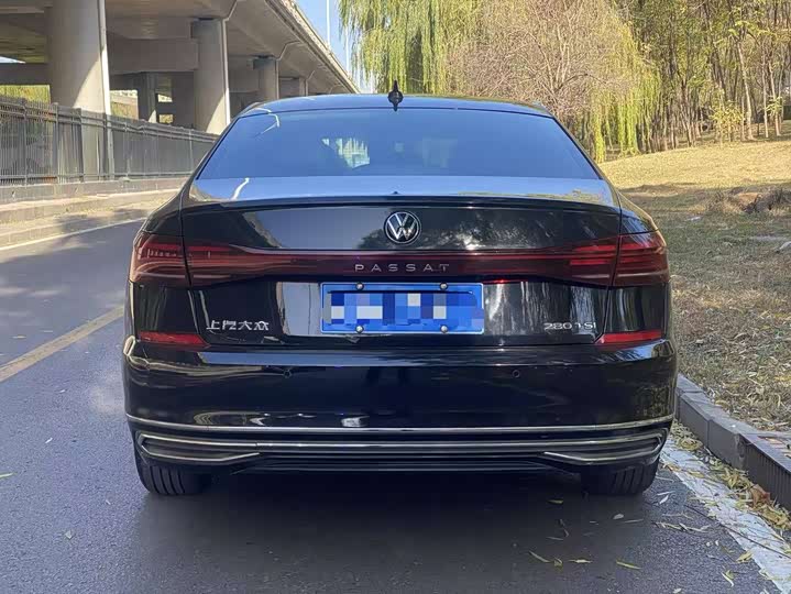 Фото 10 - Volkswagen Passat