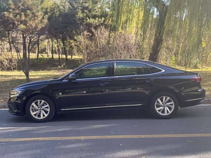 Фото 3 - Volkswagen Passat