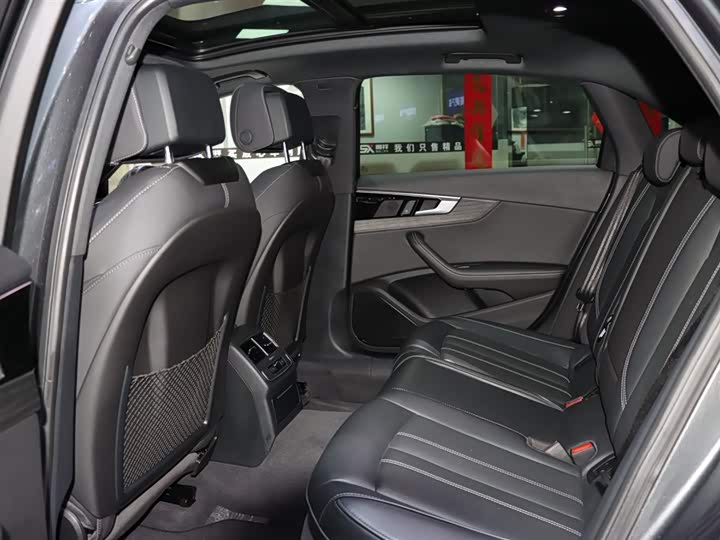 Фото 10 - Audi A4L