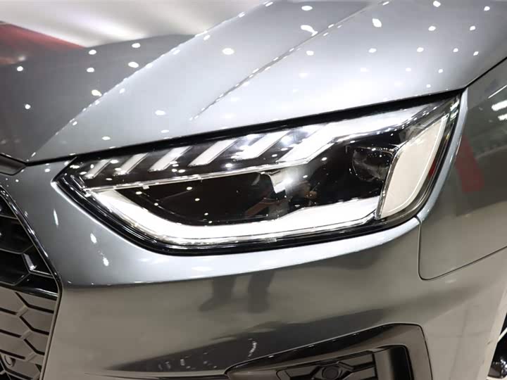 Фото 18 - Audi A4L