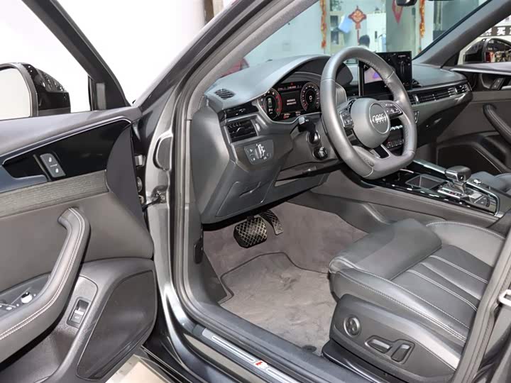 Фото 8 - Audi A4L