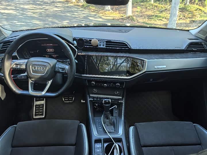 Фото 9 - Audi Q3