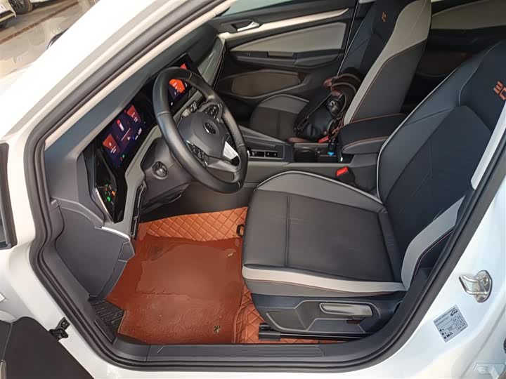 Фото 13 - Volkswagen Golf