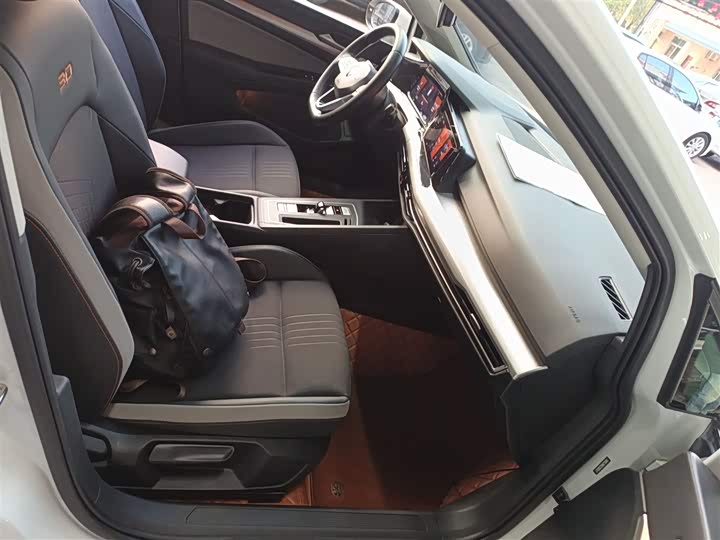 Фото 23 - Volkswagen Golf