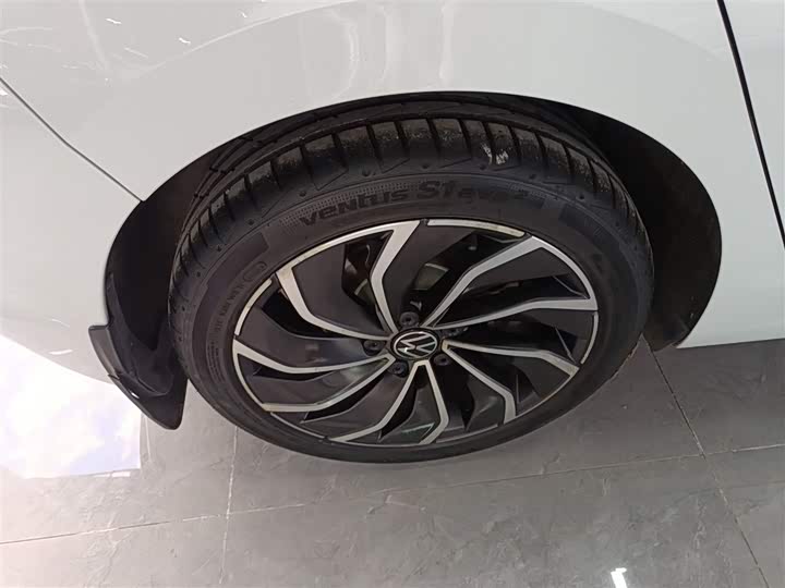 Фото 24 - Volkswagen Golf