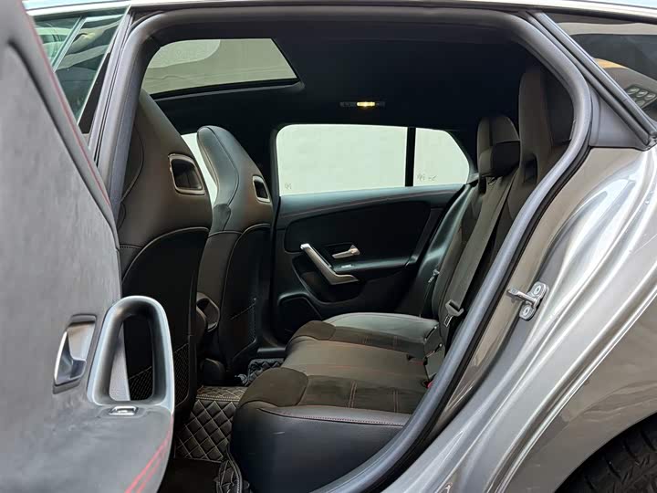 Фото 10 - Mercedes-Benz CLA-Class