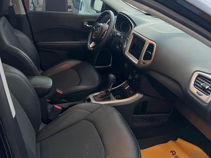 Фото 6 - Jeep Compass