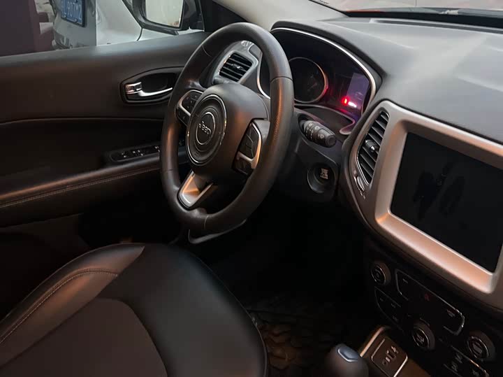 Фото 7 - Jeep Compass