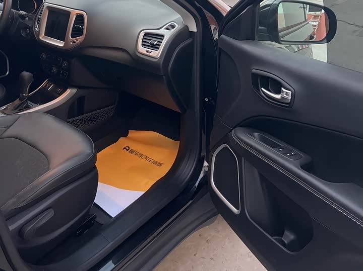 Фото 8 - Jeep Compass