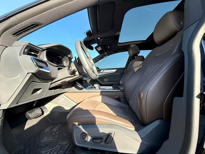 Фото 4 - Audi A7L