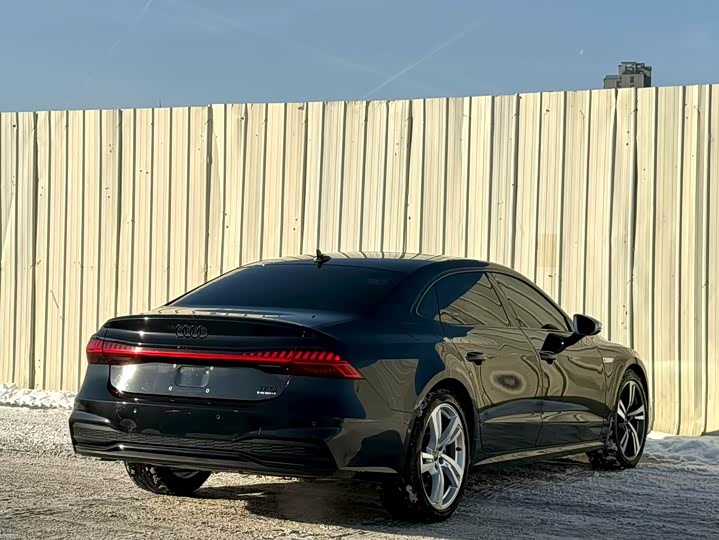 Фото 7 - Audi A7L