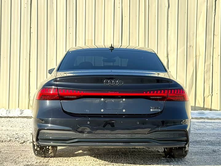 Фото 8 - Audi A7L