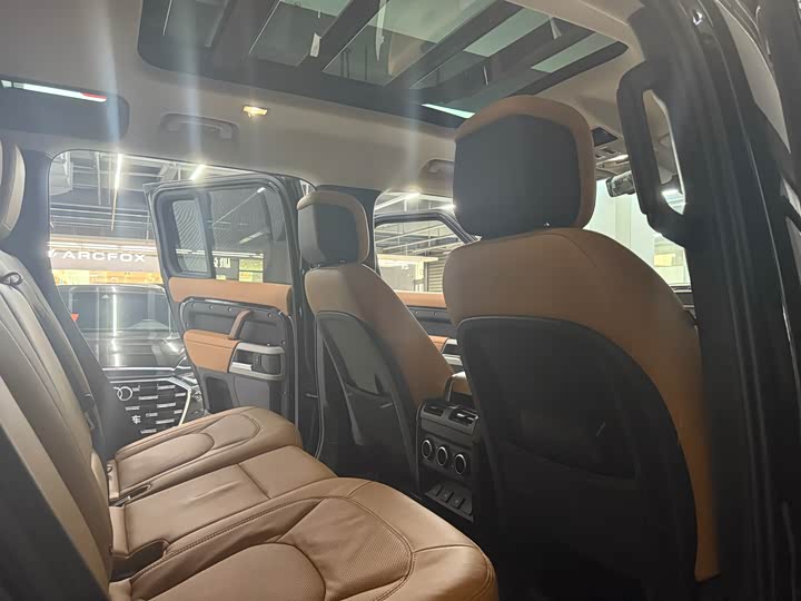 Фото 10 - Land Rover Defender