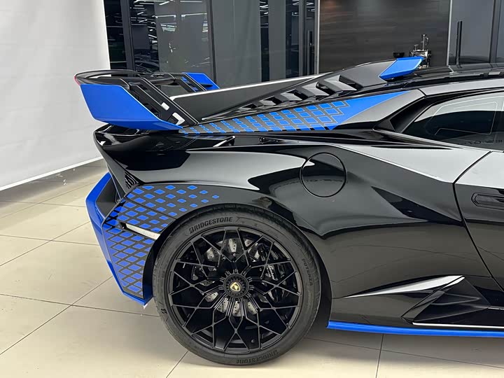 Фото 11 - Lamborghini Huracán