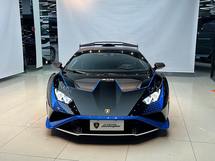 Фото 3 - Lamborghini Huracán