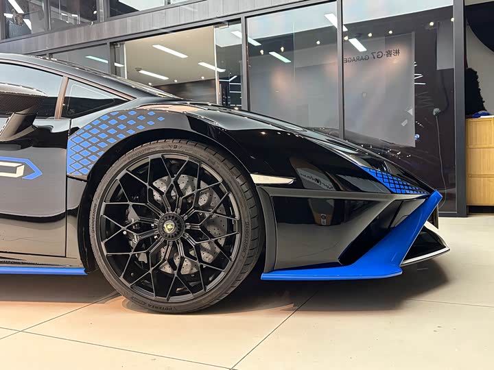 Фото 9 - Lamborghini Huracán