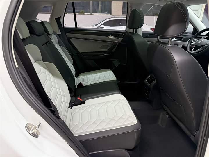 Фото 15 - Volkswagen Tayron