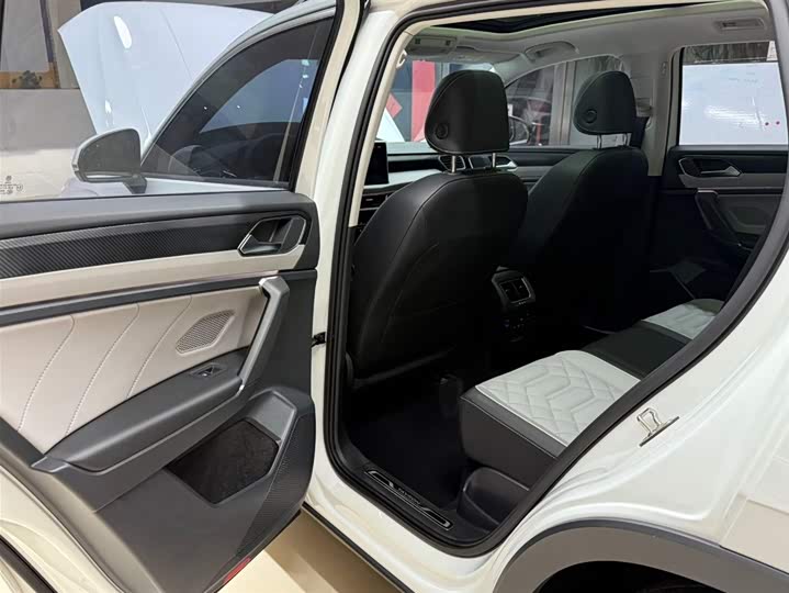 Фото 23 - Volkswagen Tayron