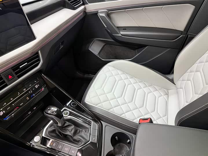 Фото 24 - Volkswagen Tayron