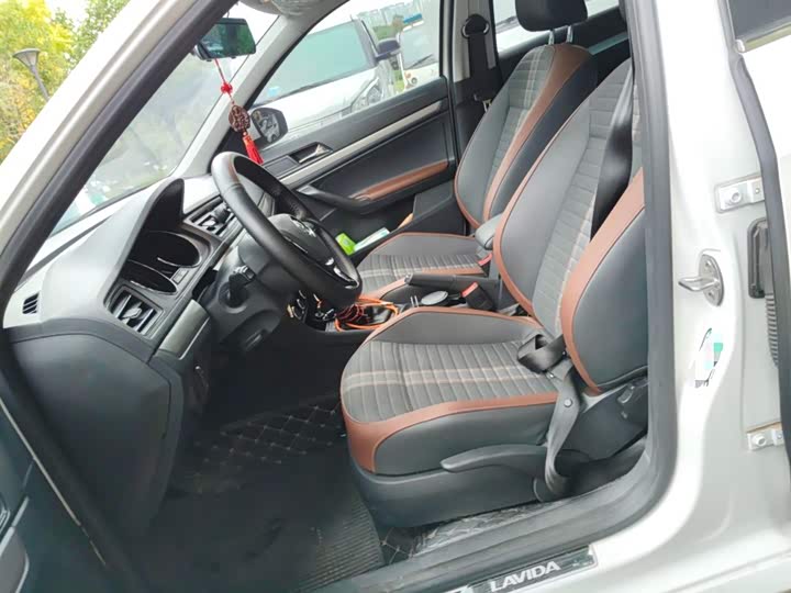 Фото 8 - Volkswagen Lavida