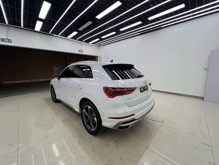 Фото 6 - Audi Q3