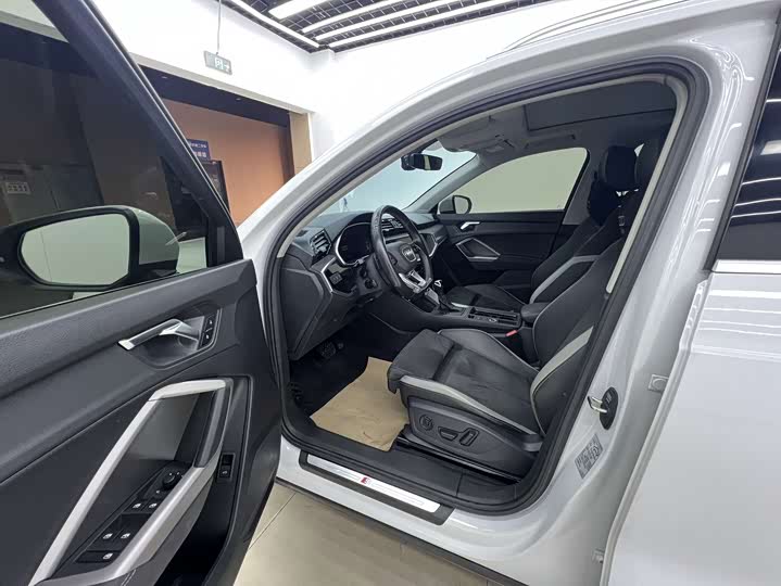 Фото 8 - Audi Q3