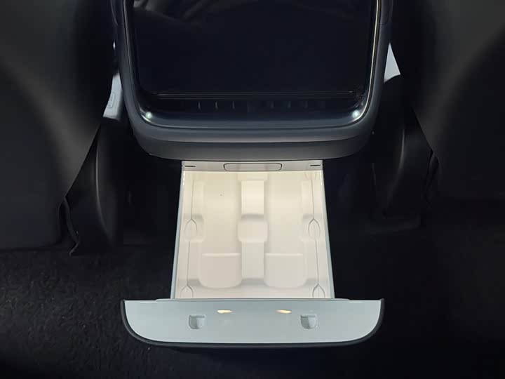 Фото 12 - Xiaomi YU7