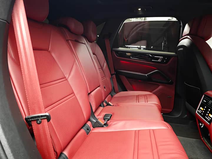 Фото 10 - Porsche Cayenne