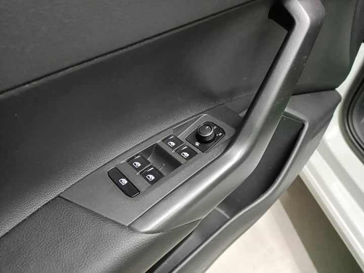 Фото 10 - Volkswagen Polo