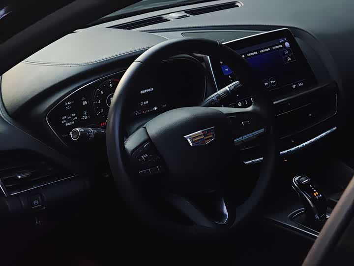 Фото 12 - Cadillac CT5