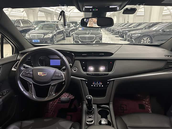 Фото 11 - Cadillac XT5