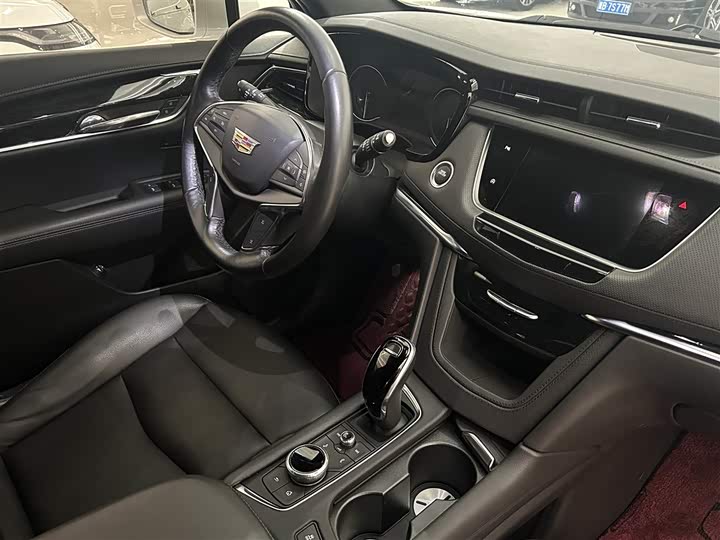 Фото 13 - Cadillac XT5