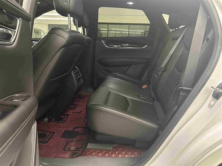 Фото 16 - Cadillac XT5