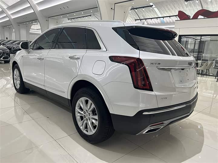 Фото 18 - Cadillac XT5