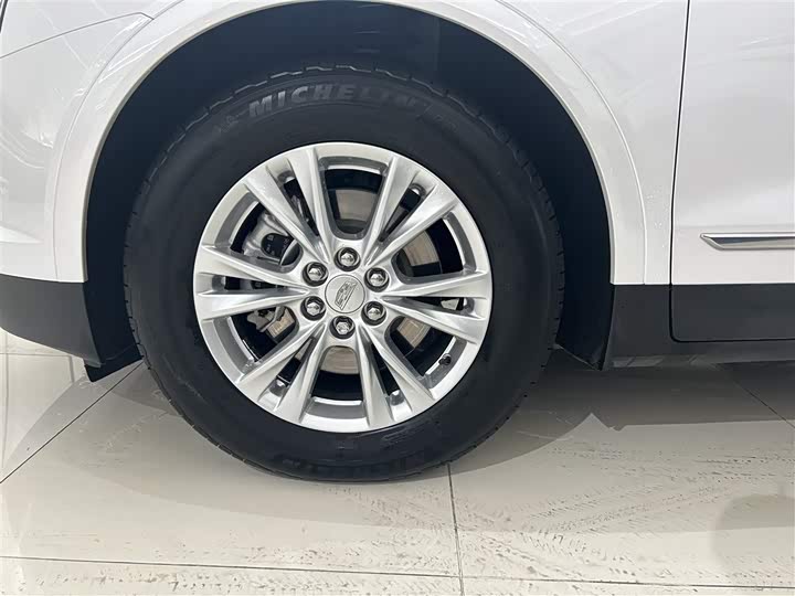 Фото 4 - Cadillac XT5