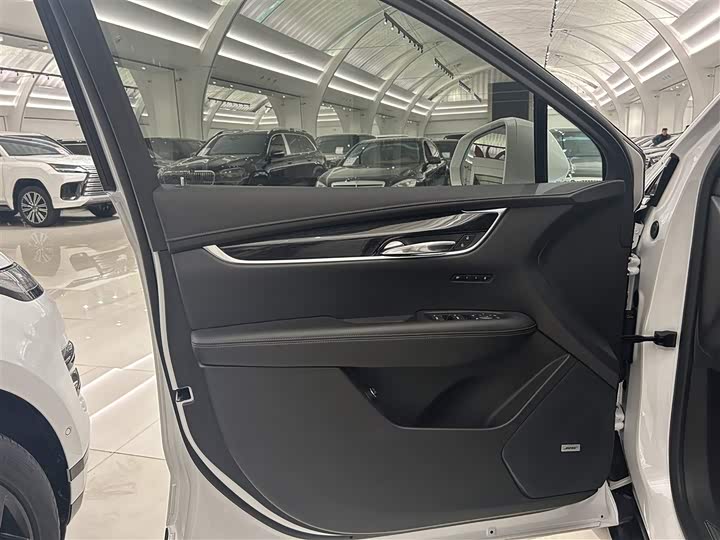 Фото 5 - Cadillac XT5
