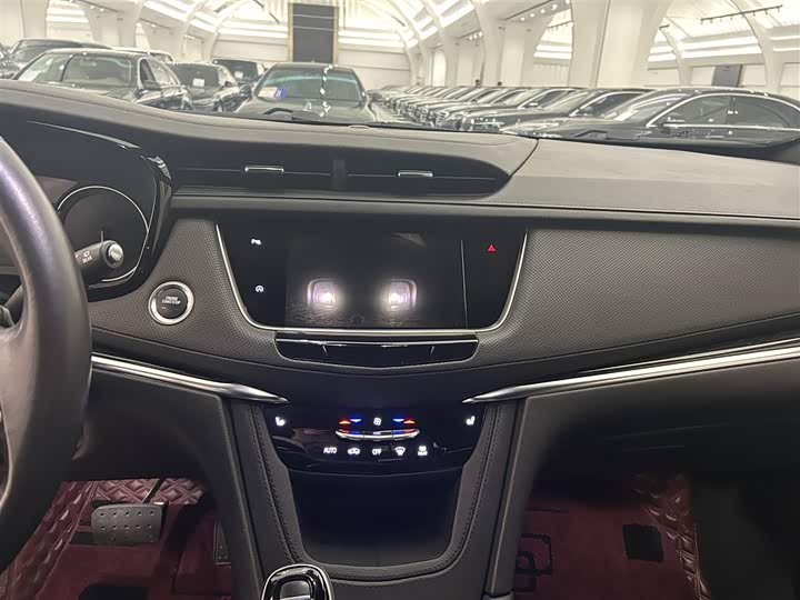 Фото 9 - Cadillac XT5