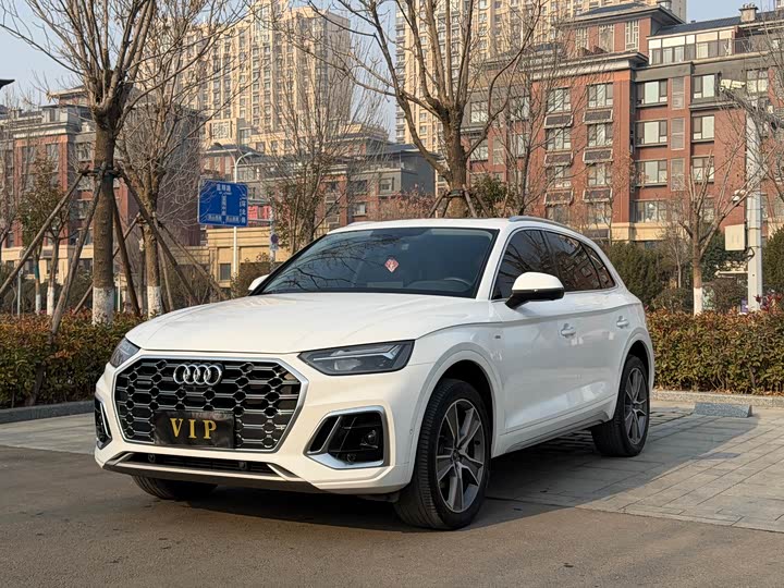 Фото 1 - Audi Q5L