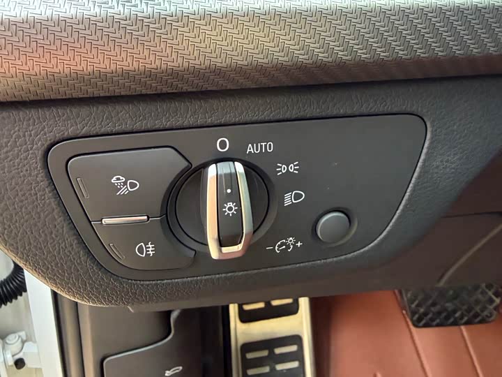 Фото 10 - Audi Q5L