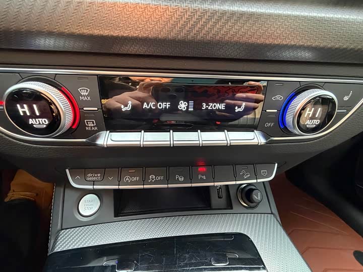 Фото 14 - Audi Q5L