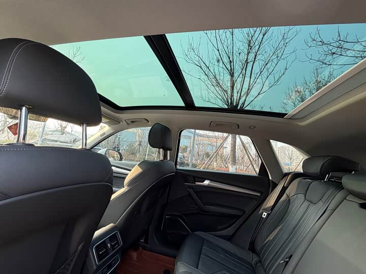 Фото 16 - Audi Q5L