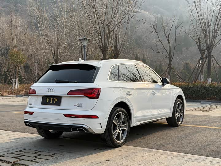 Фото 17 - Audi Q5L