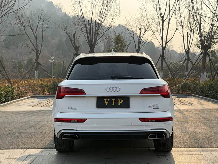 Фото 18 - Audi Q5L