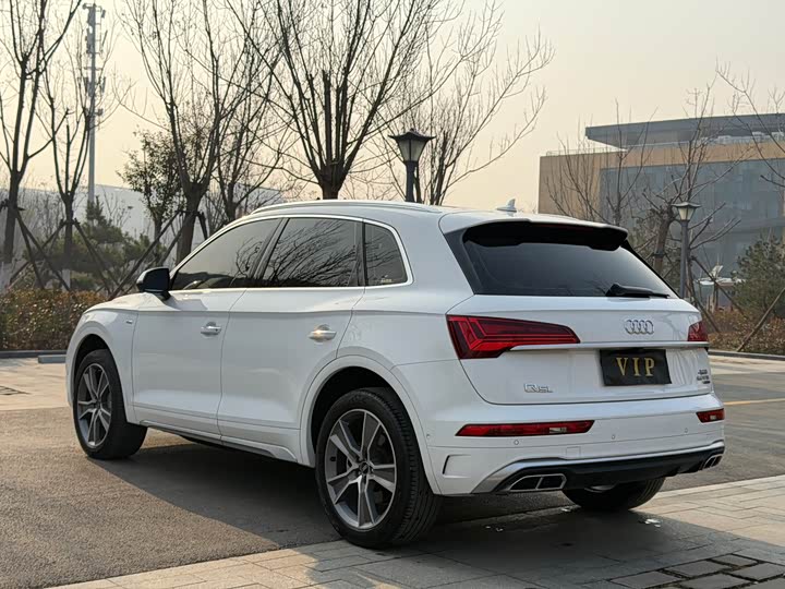 Фото 19 - Audi Q5L