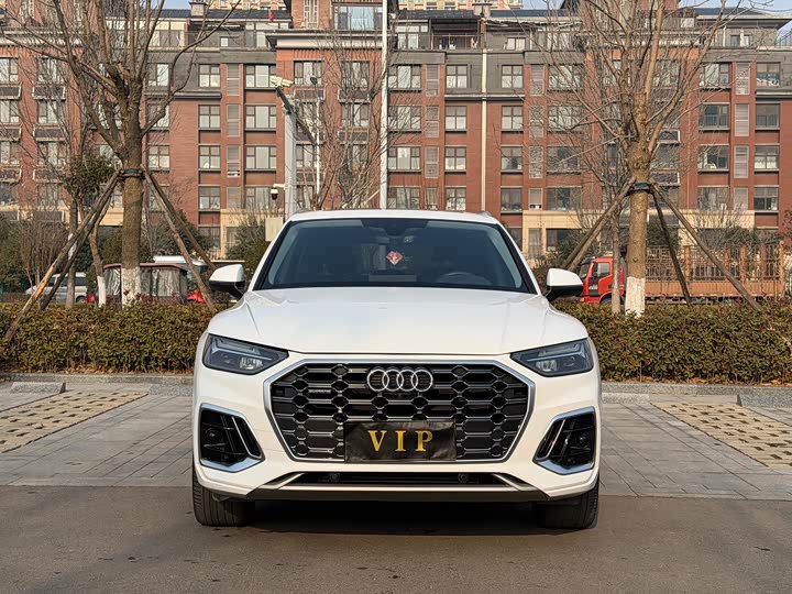 Фото 2 - Audi Q5L