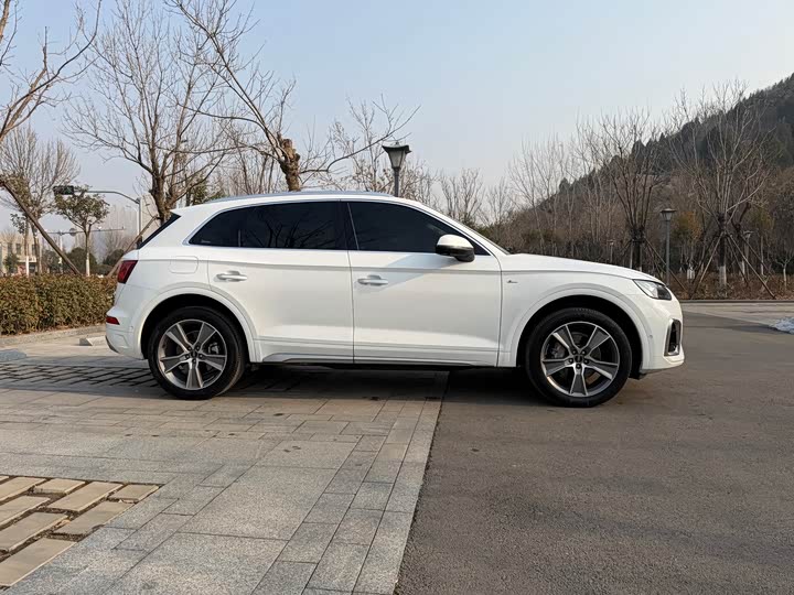 Фото 4 - Audi Q5L