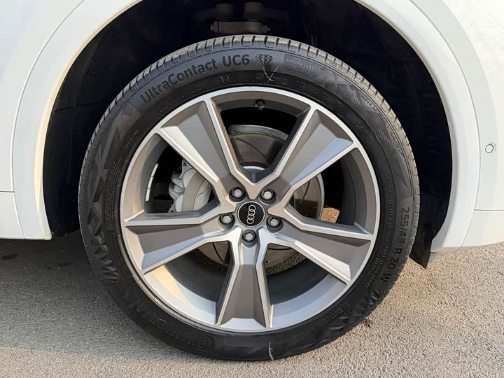 Фото 5 - Audi Q5L