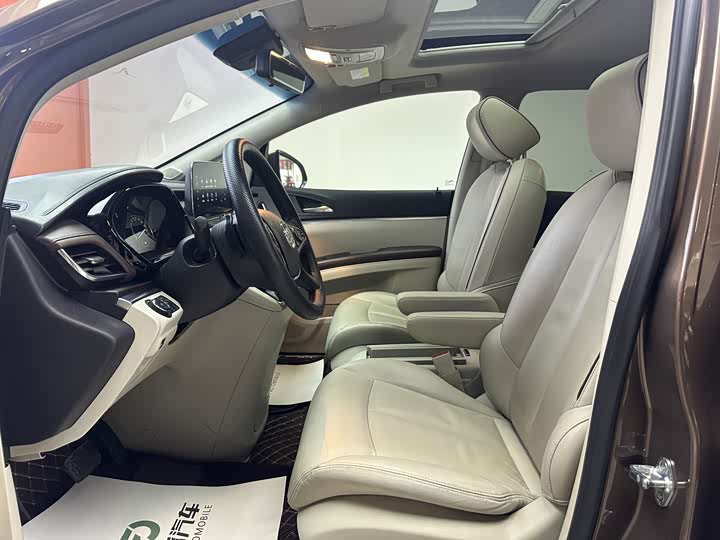 Фото 13 - Buick GL8 ES