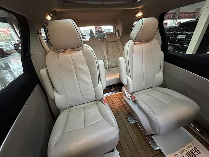 Фото 17 - Buick GL8 ES