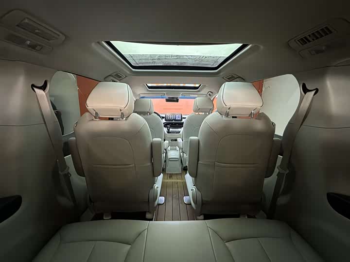 Фото 18 - Buick GL8 ES